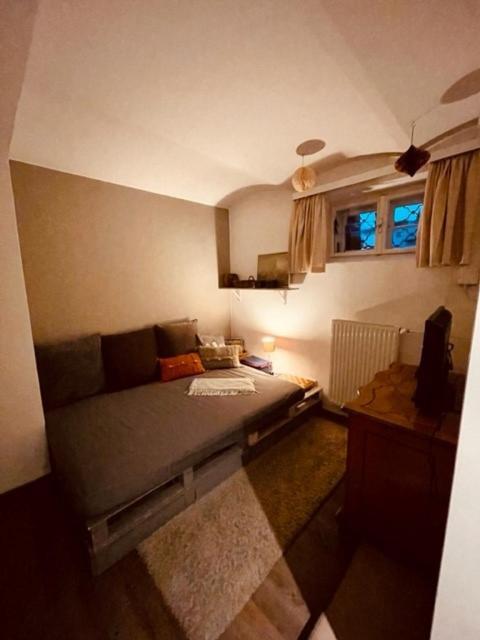 81 Weyer Apartment